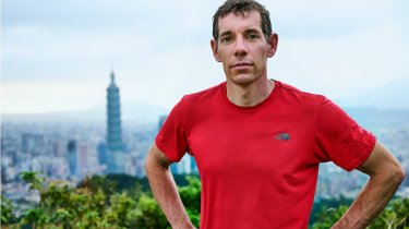 Скалолаз из США без страховки покорит небоскреб Тайбэй в прямом эфире