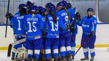 Юниорки Казахстана забросили 13 шайб в стартовом матче ЧМ