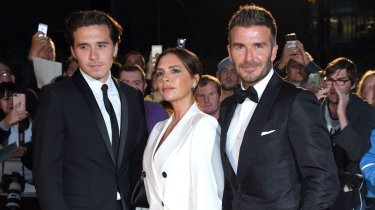 «Абсолютно унизительно»: Сын Бекхэма объявил войну своим родителям