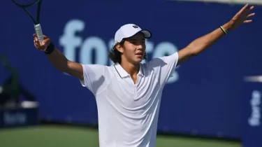 Амир Омарханов завоевал титул на теннисном турнире в Испании