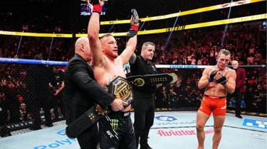 Джастин Гэтжи стал двукратным чемпионом UFC и остановил Пэдди Пимблетта