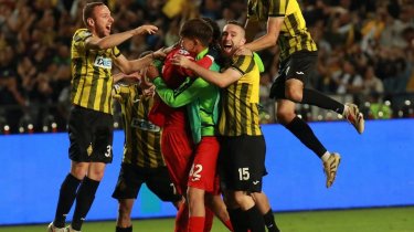 «Кайрат» расстался с семью футболистами после триумфального сезона