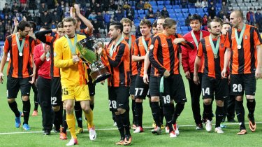 Футбол или ММА? Почему арбитр прервал игру «Шахтера» и «Андижана»