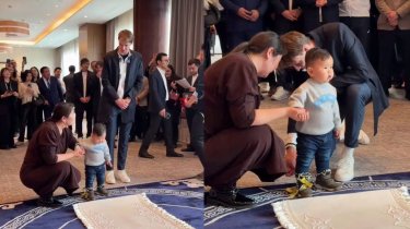 Александр Бублик перерезал путы маленькому казахстанцу