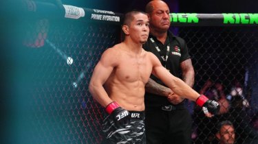 Казахский боец UFC потерял позиции после тяжелой травмы