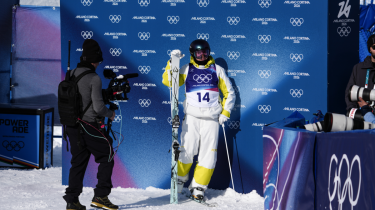 Геннадий Головкин поддержал казахстанских могулисток в финале Олимпийских игр