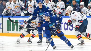 «Барыс» уступил «Металлургу» на домашнем льду