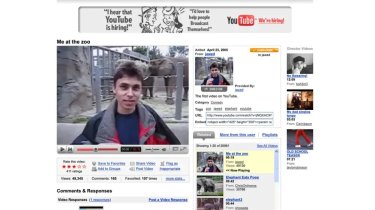 Первое видео YouTube стало экспонатом музея: скриншот из 2005-го в Лондоне