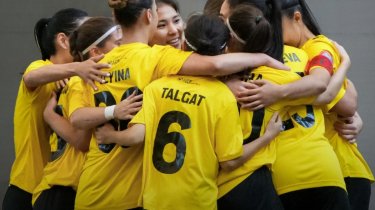 Женский клуб «Женис» представил полный состав команды