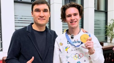 «Поздравляю с золотом!»: Сапиев лично встретил Шайдорова в Казахстане