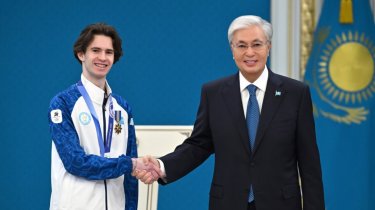 Президент Токаев наградил Михаила Шайдорова за олимпийское золото