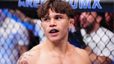 Боец заменивший Асу Алмабаева сенсационно победил Брэндона Морено