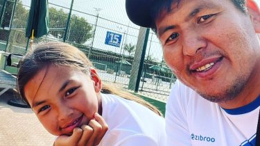 Казахстанец продал всё и уехал в Испанию ради карьеры детей в теннисе