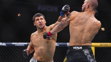 Казахстанский боец Дияр Нургожай одержал первую победу в UFC
