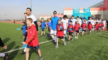 Олимпийцы сыграли с блогерами в шоу-матче в Алматинской области