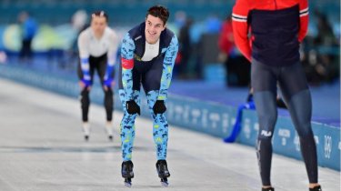 Казахстанский конькобежец Кошкин вновь победил на турнире «Серебряный шар»