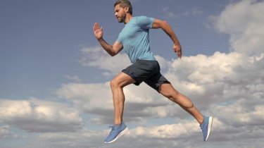 Врач рассказал о синдроме «колено бегуна» и его симптомах