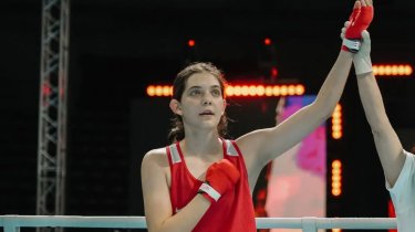 Казахстанская боксерша проиграла в бою с четырьмя нокдаунами на Futures Cup