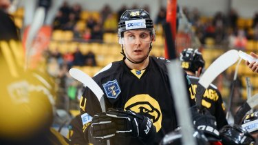 Сотрудники ХК «Сарыарка» получили по 500 тысяч тенге