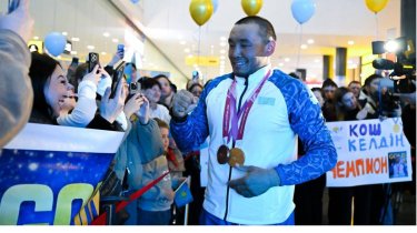 Чемпиона Паралимпиады Ербола Хамитова встретили в Астане