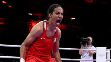 Алжирская боксерша Иман Хелиф выходит на профессиональный ринг