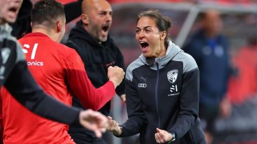 ФИФА вводит обязательные места для женщин-тренеров