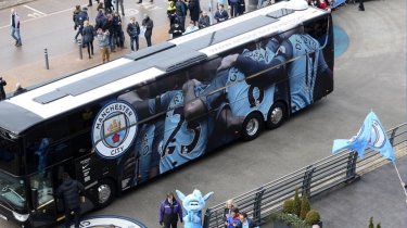 Автобус фанатов «Манчестер Сити» сгорел по дороге на «Уэмбли» (Видео)