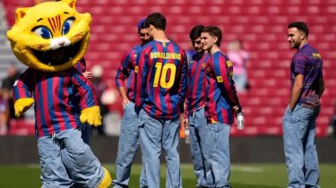 «Барселона» устроила трогательный перформанс в честь Рональдиньо