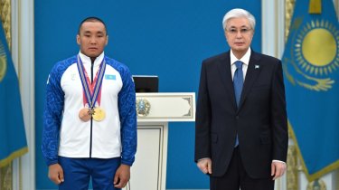 Президент наградил чемпиона Паралимпиады Ербола Хамитова