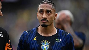 Травма Рафиньи за сборную вызвала ярость в «Барселоне»