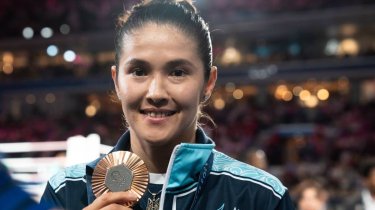 Лучшая боксерша Казахстана открыла секцию бокса