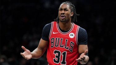 «Чикаго Буллз» расторгли контракт с игроком из-за критики ЛГБТ