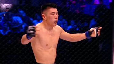 Казахстанец нокаутировал представителя Узбекистана на турнире по MMA