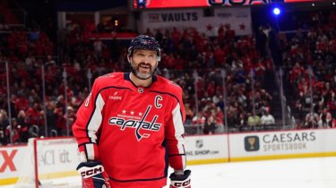 Овечкин обменял у юной болельщицы шайбу на чипсы