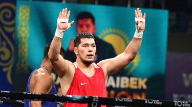 Айбек Оралбай разбил узбекистанского казаха на Чемпионате Азии