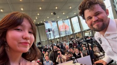 Алуа Нурман завоевала серебро турнира после инцидента с Карлсеном