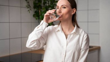 В каких случаях полезно запивать еду: Отвечает диетолог