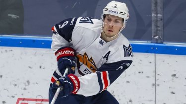 Казахстанский хоккеист помог «Металлургу» одержать победу в плей-офф КХЛ