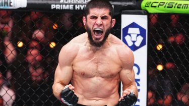 Ислама Махачева ограбили в Италии: боец лишился подарка Хвичи