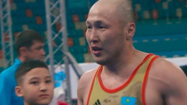 Казахстанский борец извинился перед представителем Узбекистане после скандала