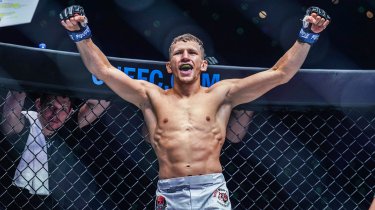 Боец ММА Белах: «Горжусь Казахстаном и Россией»