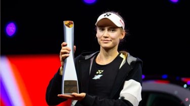 Елена Рыбакина разгромила Мухову и завоевала второй титул в сезоне