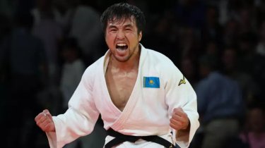 Елдос Сметов вернулся к тренировкам после травмы