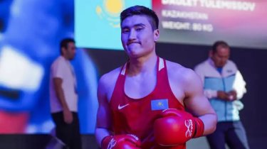 Боксер из Казахстана проиграл на старте Кубка мира