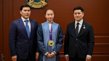 В Казахстане наградили чемпионку мира по таеквондо