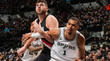 Лучший защитник NBA Вембаньяма получил сотрясение в плей-офф