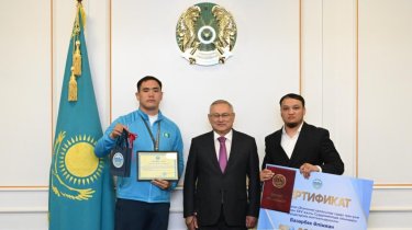Призеру Сурдлимпиады Абдрасилу вручили квартиру в Талдыкоргане
