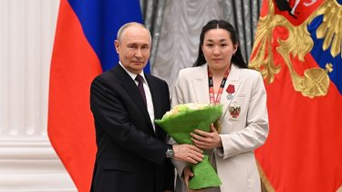 Казахская боксерша получила Орден от Путина за заслуги перед отечеством