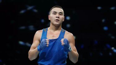 Судей отстранили после спорного боя казахстанца на Кубке мира