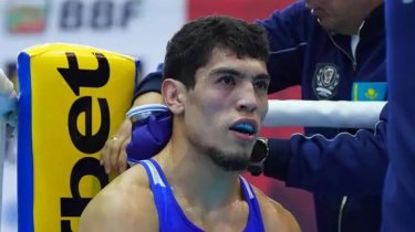 Казахстанский боксер потерпел поражение в четвертьфинале Кубка мира